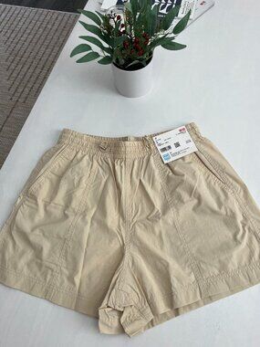 Uniqlo Women Parachute shorts, Small